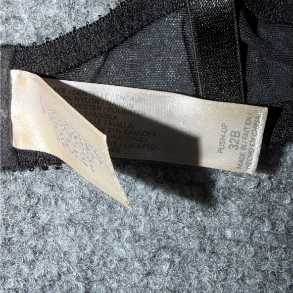 Victoria's Secret Vintage Black Red Lace & Roses Mesh Padded Underwire Bra 32B - Picture 3 of 4